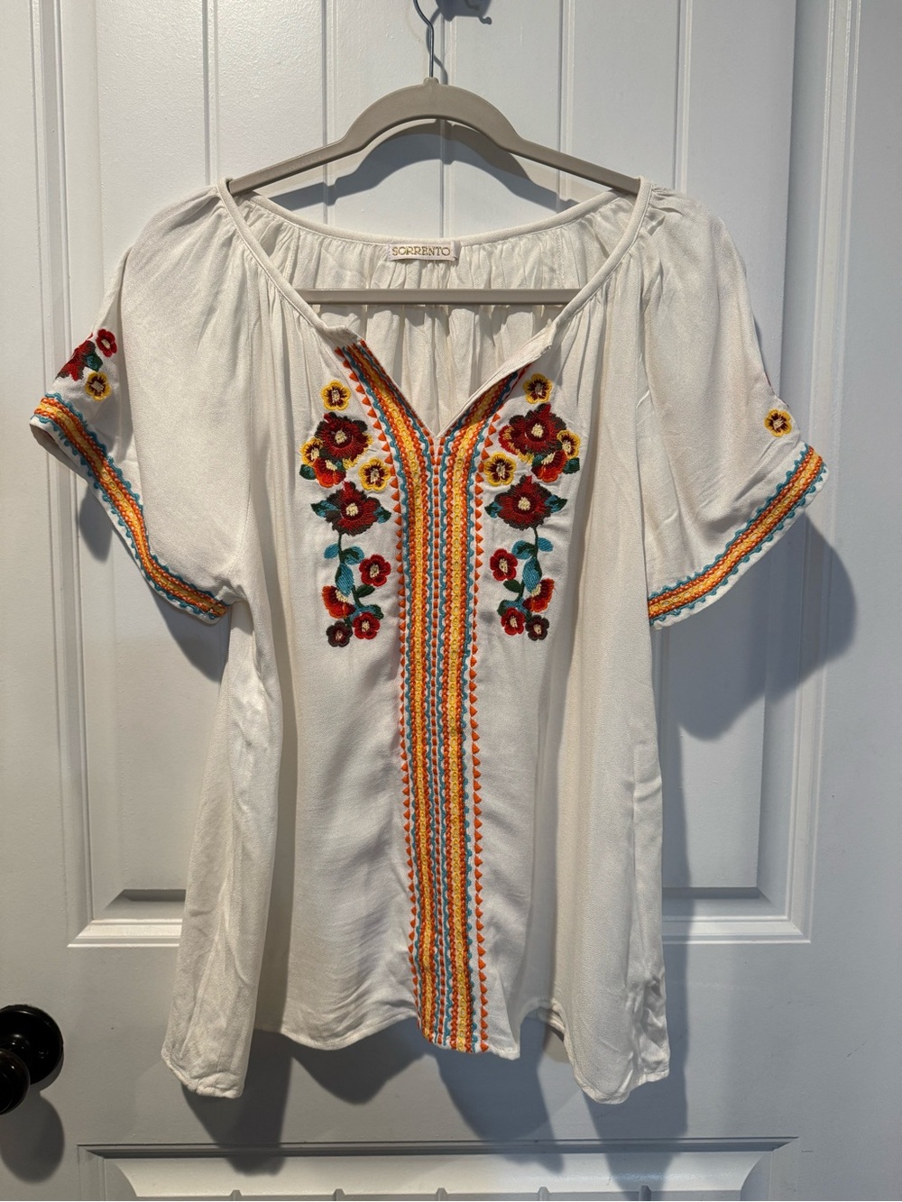 Beautiful White Embroidered Floral Peasant Blouse Medium